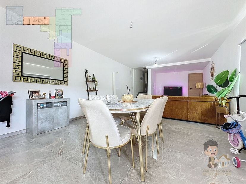 3 slaapkamer huis - volledig gerenoveerd<br />
Schitterend, volledig gerenoveerd huis dat royale ruimte en uitstekend wooncomfort biedt, dicht bij all