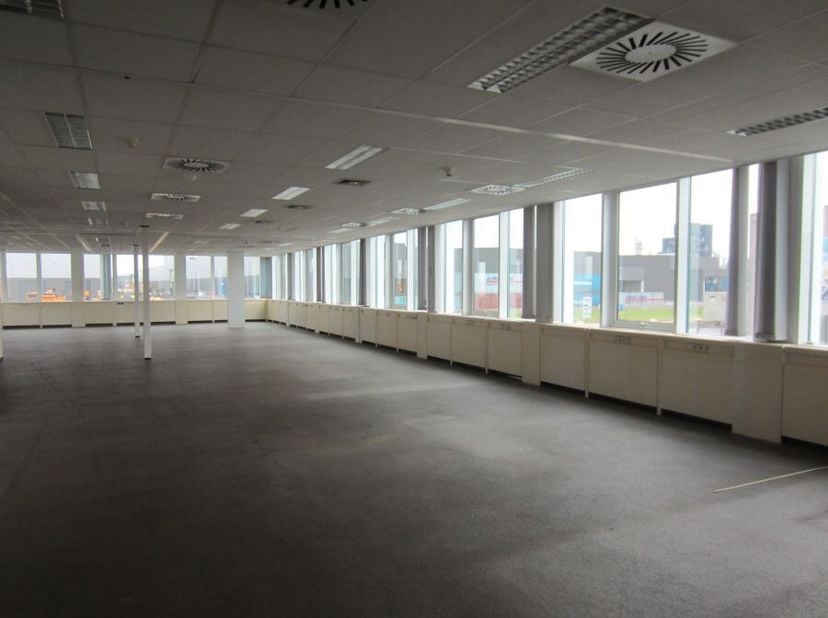 Bien professionnel à louer
                    à 2070 Zwijndrecht