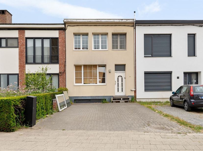 Energiezuinige woning met garage en achteruitweg op een uitstekende locatie in Lier<br />
Deze charmante en energiezuinige woning is gunstig gelegen i