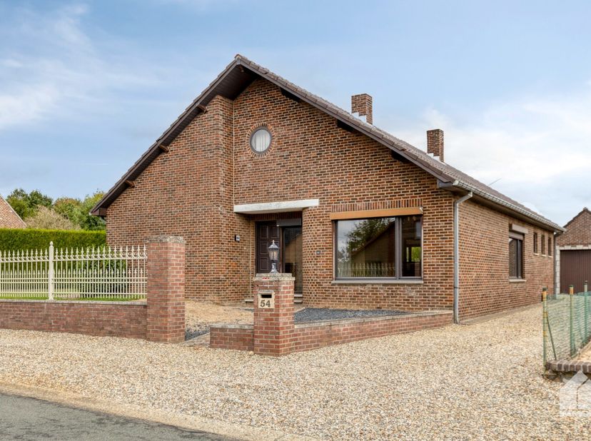 Huis te koop in Waterlozeweg 54,
                    3680 Maaseik