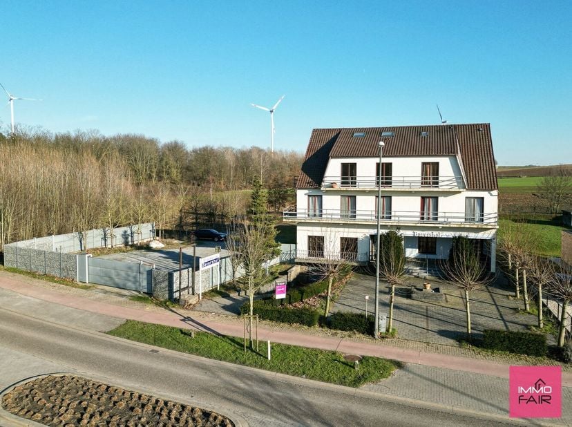 Bien professionnel à vendre
                    à 3700 's Herenelderen