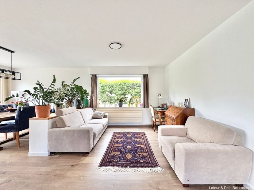 TERVUREN, in de onmiddellijke nabijheid van internationale scholen en groene zones, charmante gemeubelde VILLA (3 slpk / 2 badk) van 260 m² met tuin e