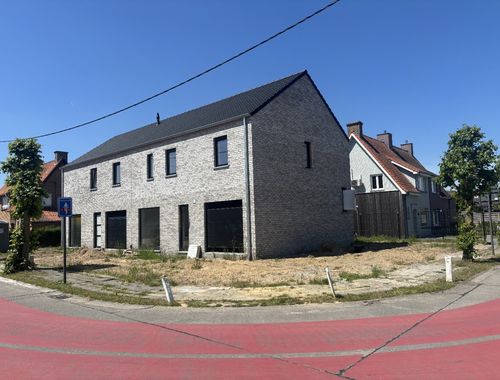                                         Woning te koop in Zwevezele, € 353.000
