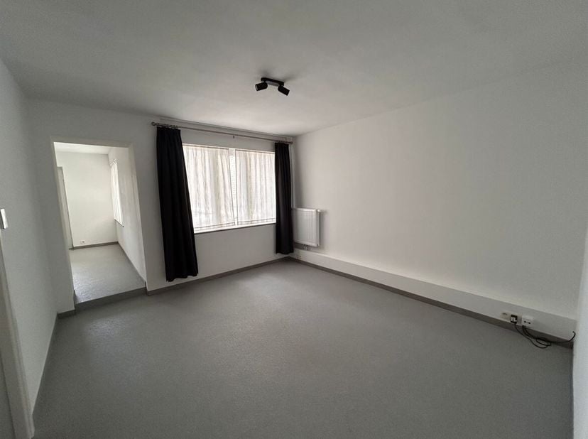 Goed onderhouden 1-slaapkamerappartement met terras<br />
Ligging:<br />
Centraal gelegen, op wandelafstand van winkels, openbaar vervoer, scholen en