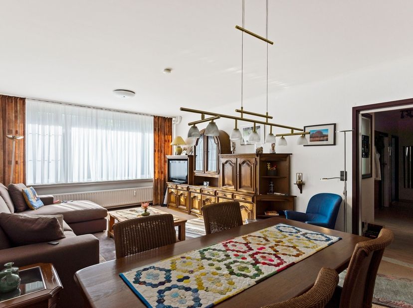 Ruim gelijkvloers appartement met 3 slaapkamers te Berchem <br />
<br />
Ligging:<br />
Dit appartement is gelegen in de Frans De Vriendtstraat te