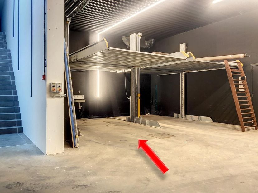 In het centrum van Gent, vlak bij de Kouter en de invalswegen, is een dubbele parkeerplaats te huur. De garage ligt in de Kortrijksepoortstraat en is