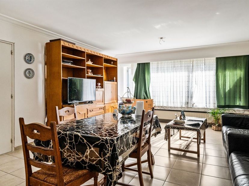 Ruim appartement met 2 slaapkamers en balkon op centrale ligging<br />
Op zoek naar een ruim appartement met veel potentieel op een uitstekende locati