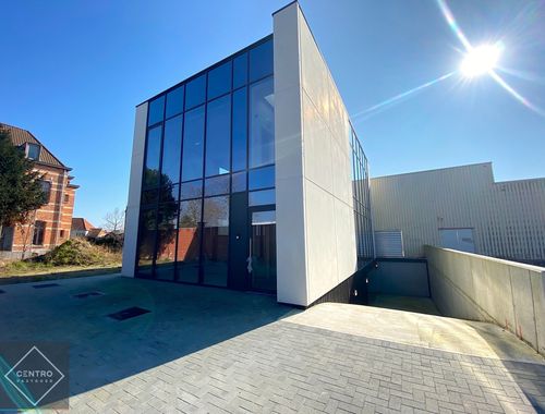                                         Espace de bureaux à louer à Sint-Pieters, € 1.250
