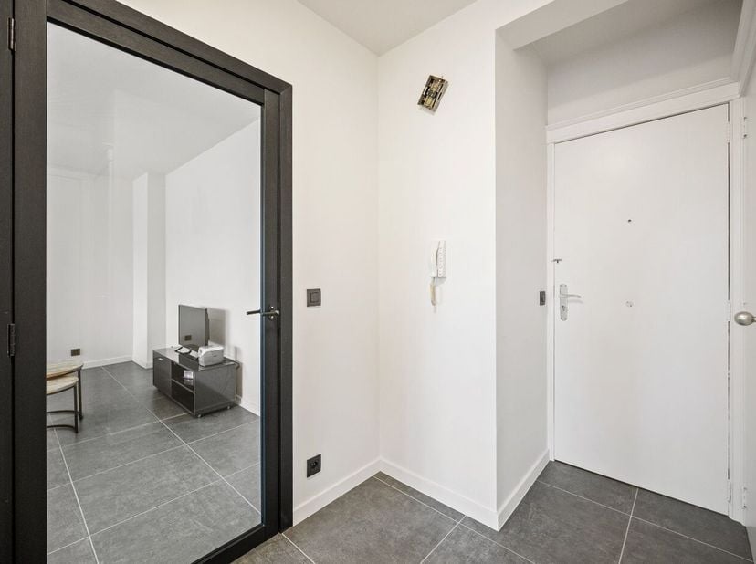 Dit prachtige, instapklare appartement is gelegen in het centrum van Tienen en biedt alle comfort voor een aangenaam verblijf. Het appartement beschik
