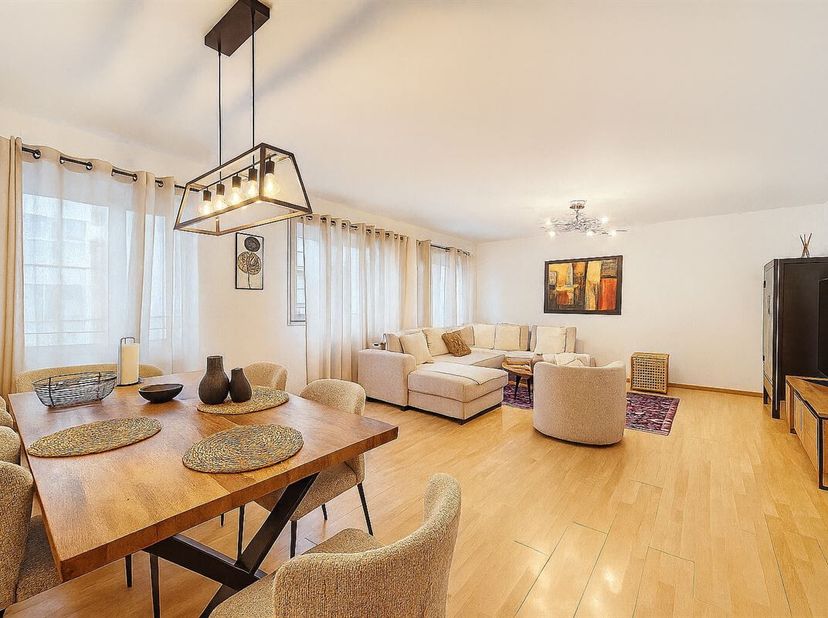 Dicht bij het Laerbeekse Bos en alle voorzieningen - Schitterend +/-110m² appartement met een terras van +/- 10m², ideaal voor een eerste aankoop of e