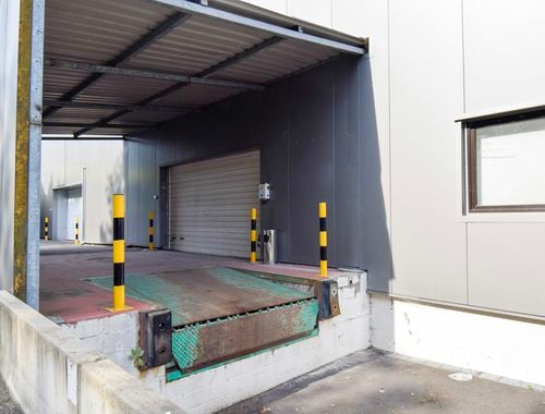                                         Bedrijfsgebouw te huur in Kruibeke, € 2.773
