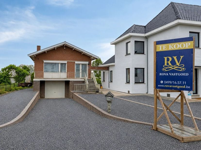 VERRASSENDE WONING MET DRIE SLAAPKAMERS EN VOLLEDIG ONDERKELDERD OP RUIM PERCEEL IN RIEMST<br />
Op zoek naar een gezellig lichtrijke woning in de omg