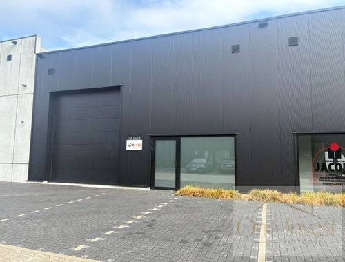                                         Magazijn zonder bureel te huur in Overpelt, € 1.250
