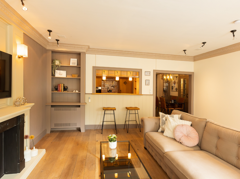 Instapklaar appartement met terras en infraroodcabine<br />
Dit stijlvolle appartement van 94 m² werd enkele jaren geleden volledig gerenoveerd met bi