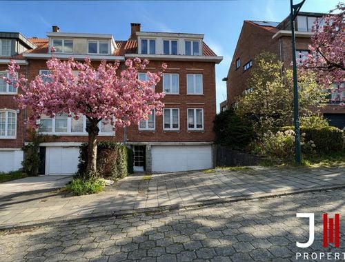                                         Appartement à louer à Watermael-Boitsfort, € 1.175
