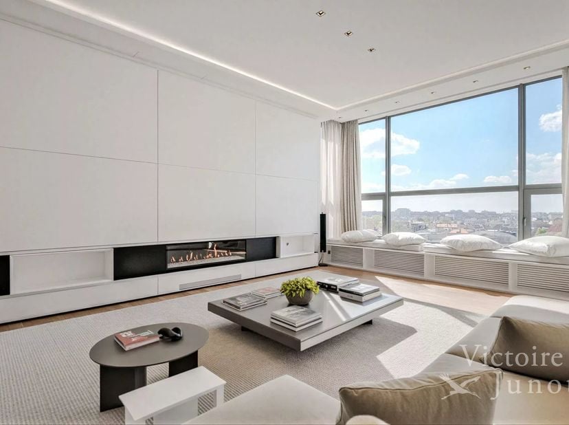 Bien présenté par Debora Peruch Tel : 0476/71.28.17 ou debora.peruch@victoire.be<br />
Victoire Junot vous propose ce superbe penthouse dexception aux