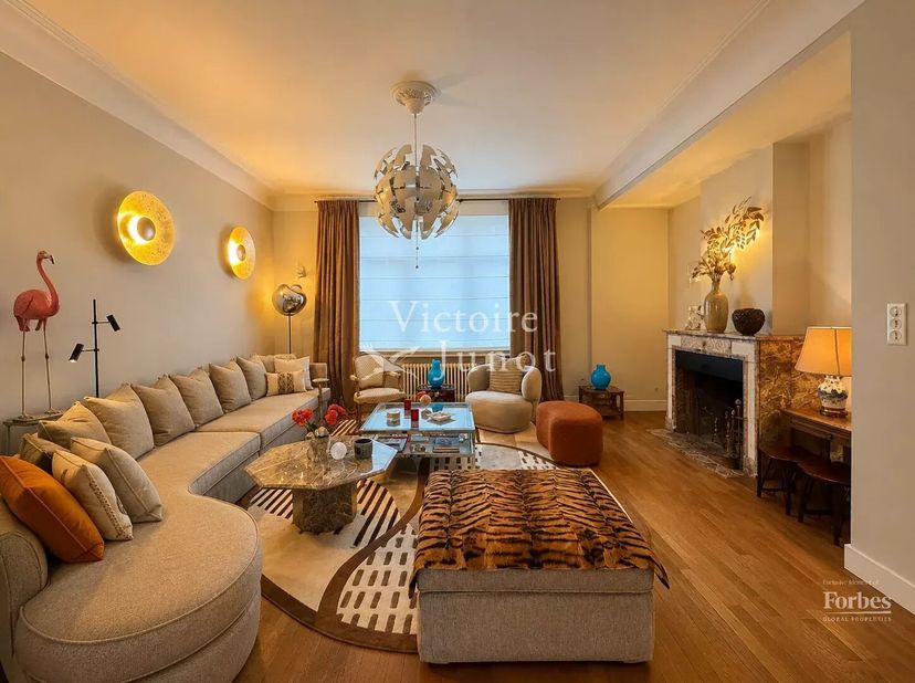 Bien présenté par Debora Peruch Tel : 0476/71.28.17 ou debora.peruch@victoire.be<br />
Victoire | Junot vous propose cette magnifique maison de ville