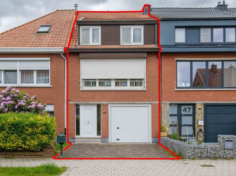 CHARMANTE BEL-ETAGEWONING -<br />
<br />
Notaris Gauthier CLERENS met standplaats te Mechelen zal openbaar verkopen in één zitdag :<br />
ENIGE en DEF