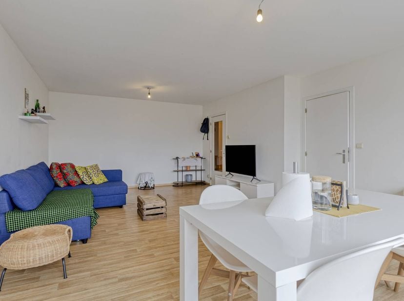L'appartement de 2 chambres à vendre à Deurne est idéalement situé au Bikschotelaan 214 à Borgerhout. Le parc Boekenberg et le parc Boelaarpark ne son