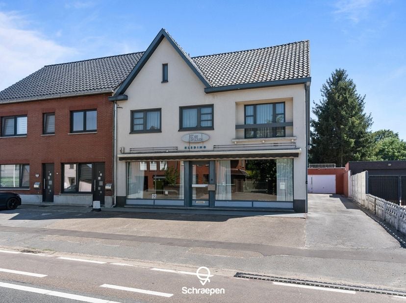We vinden deze unieke woonst met&amp;nbsp;handelsruimte (346 m²) terug op zuidelijk perceel nabij Zonhoven-centrum. Bekijk het volledige verkoopdossier op