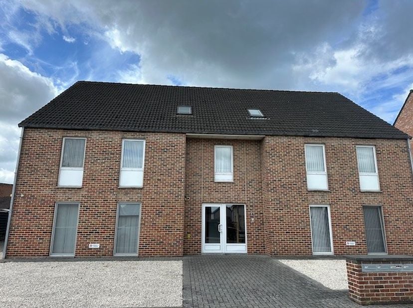 Gelegen in de rustige en gegeerde woonwijk Boseind, biedt dit stijlvolle en energiezuinige duplexappartement van maar liefst 175 m² een unieke combina