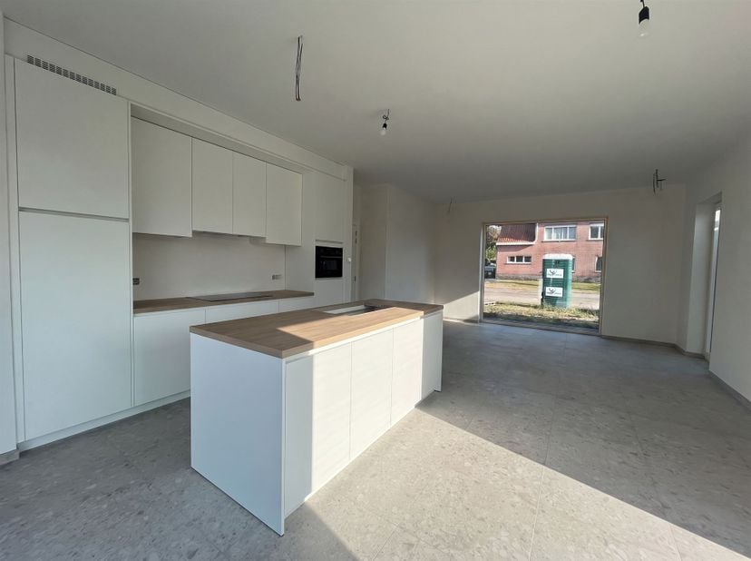 Magnifique maison neuve économe en énergie comprenant 3 chambres, un grenier spacieux et un jardin<br />
<br />
Situation : Emplacement calme et centr