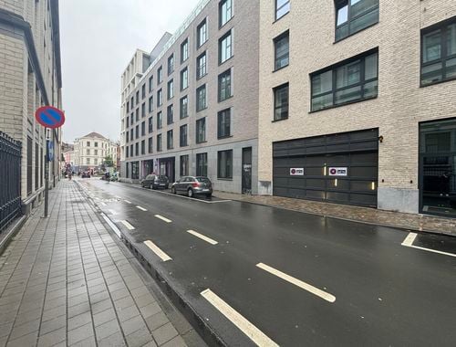                                         Garage en sous-sol à louer à Ixelles, € 125
