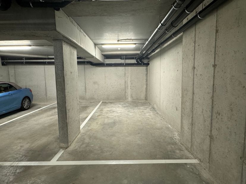 Gelegen in de residentie "De Dreve" vindt u deze praktische ondergrondse staanplaats.<br />
Dankzij de gunstige ligging binnen het complex geniet u hi
