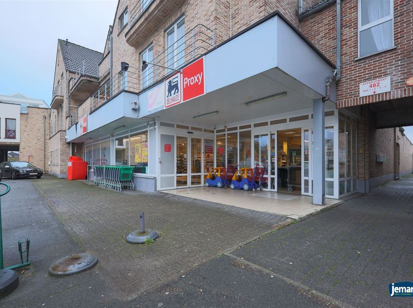 Bent u op zoek naar een unieke kans om een volledig ingerichte supermarkt over te nemen? Dan is deze voormalige Proxy Delhaize gelegen aan de Heirstra
