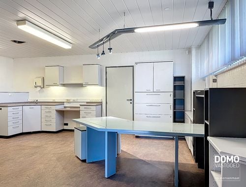                                         Bureaux à louer à Paal, € 925
