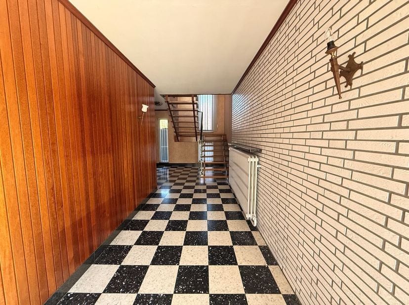 WIJ CONTACTEREN U ENKEL VOOR EEN BEZOEK INDIEN DE ONDERSTAANDE LINK VOLLEDIG EN CORRECT IS INGEVULD:  https://www.heylenvastgoed.be/huren/huis-te-huur
