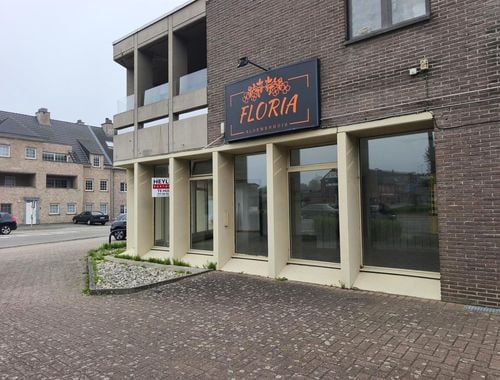                                         Rez-de-chaussée commercial à louer à Oostham, € 1.150
