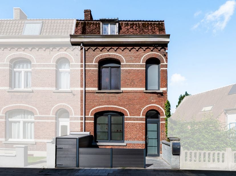 Huis 3 fronten met 4 slaapkamers, tuin en terras in Kain<br />
Gelegen in Kain, ontwikkelt dit aangename huis met 3 facades een woonoppervlakte van on
