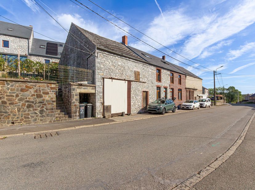 Huis te koop in ,
                    5600 Romedenne