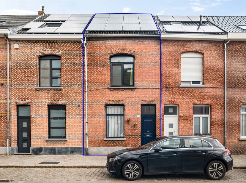 Maison en partie modernisée, idéalement située dans le centre du village rural de Duffel-West.<br />
<br />
Cette maison familiale parfaite est agen