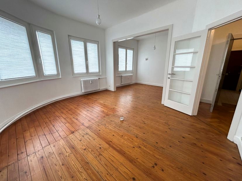 Situé à Uccle, dans un emplacement de premier choix (A-location), QSPOT vous présente ce charmant et très agréable appartement situé au quatrième étag