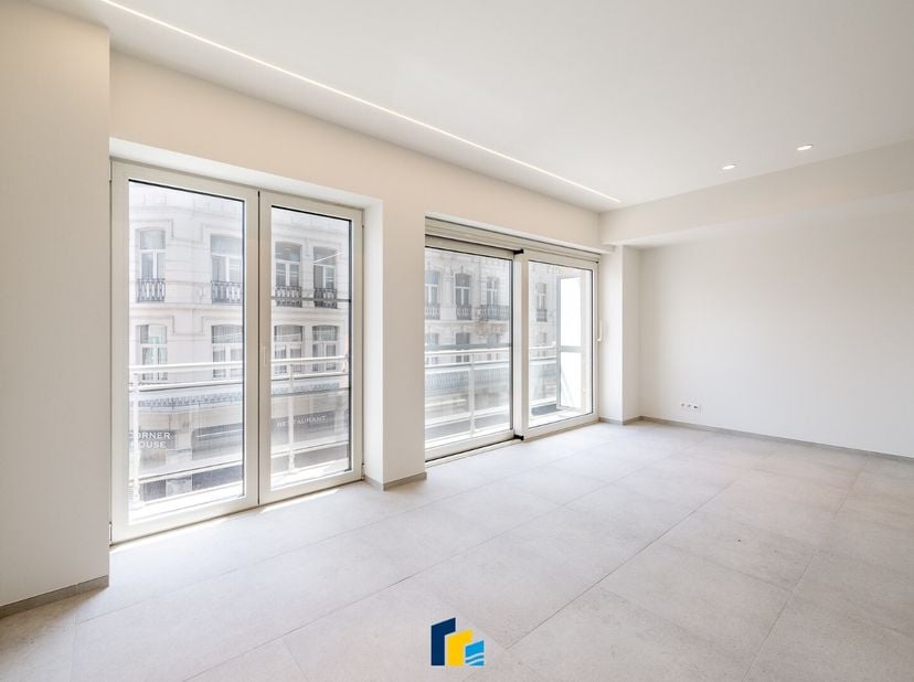 Op een uitstekende centrale locatie in Blankenberge bevindt zich deze volledig gerenoveerde studio met slaaphoek. De studio werd in 2026 grondig en du