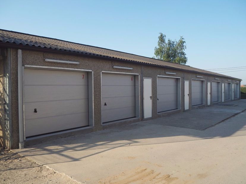 Garage à louer
                    à 8740 Pittem