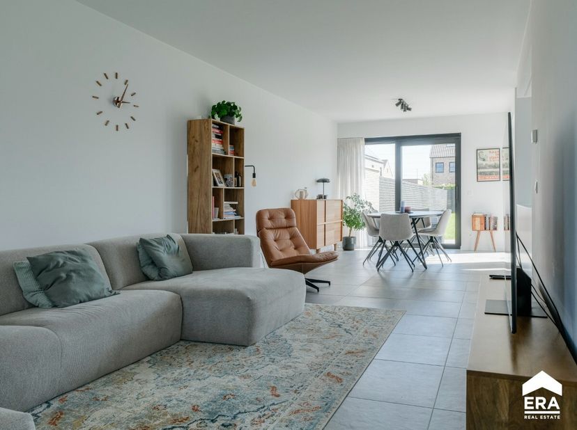[[ CE BIEN PARTICIPE À LA JOURNÉE MAISONS OUVERTES ERA LE 13/6 DE 11:00 À 12:00 ]] vendre : maison mitoyenne récente dans la Victor Smeetsstraat à Has