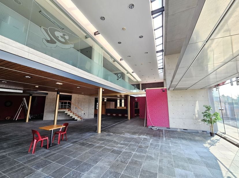 Bien professionnel à vendre
                    à 3600 Genk