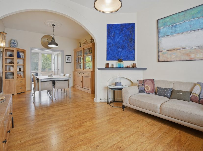 Ruime en instapklare rijwoning in het hart van Nieuwpoort op 284 m² met garage en nieuwe oprit!<br />
Deze verrassend ruime woning (274 m²) combineert
