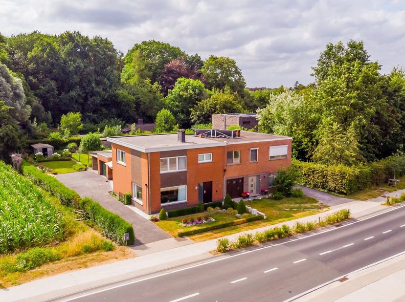 Perfect onderhouden gezinswoning met 3 slaapkamers, garage, carport en prachtige tuin met landelijk zicht<br />
Bent u op zoek naar een instapklare ge