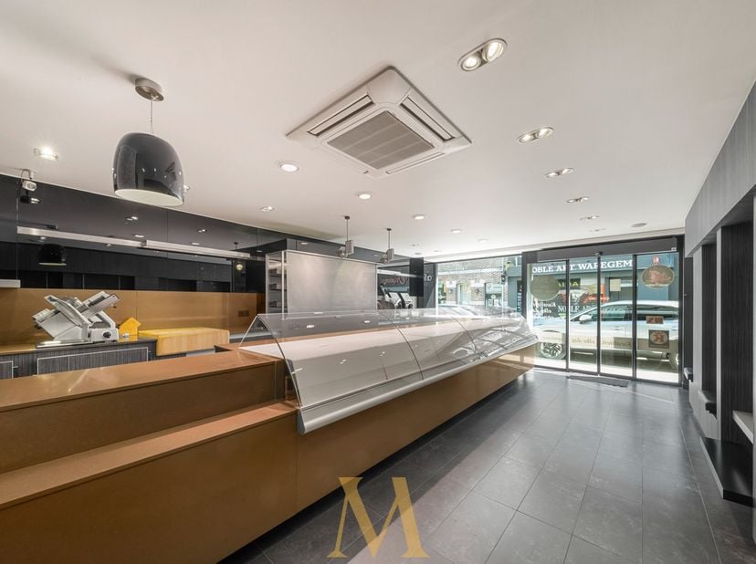 Bien professionnel à vendre
                    à 8790 Waregem