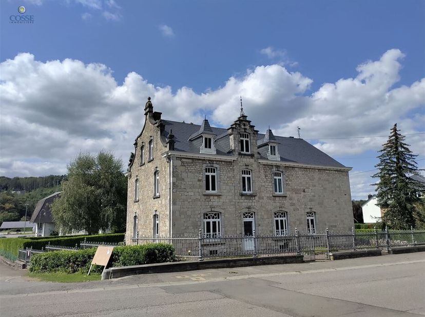 À vendre : Superbe maison bourgeoise avec grand terrain et fort potentiel de développement <br />
Découvrez cette élégante maison bourgeoise idéalemen
