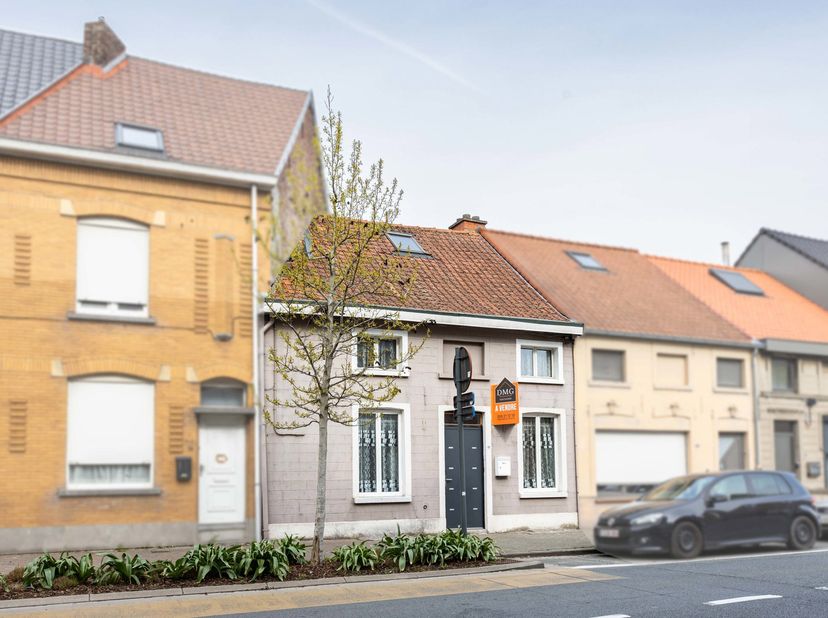Cette maison mitoyenne prête à emménager bénéficie d’un emplacement idéal, à distance de marche du parc "Stadstuin", du centre-ville, de la gare et de