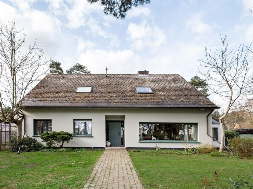 Dans une rue calme de Grobbendonk, sur Eekhoutstraat, se trouve cette maison familiale très spacieuse avec beaucoup de potentiel. La propriété est sit