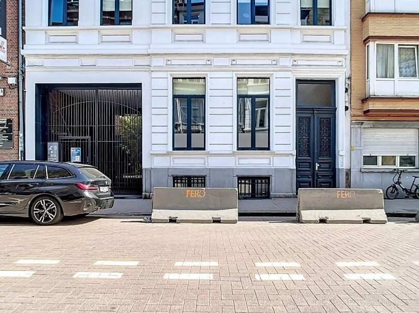 Bien professionnel à louer
                    à 2018 Antwerpen
