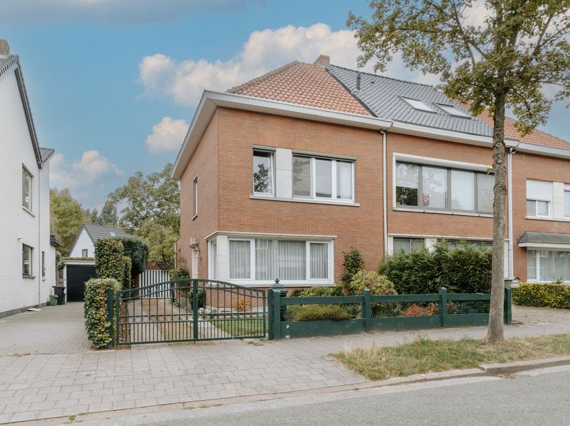 Huis te koop in Hendrik Kennisstraat 4,
                    2650 Edegem