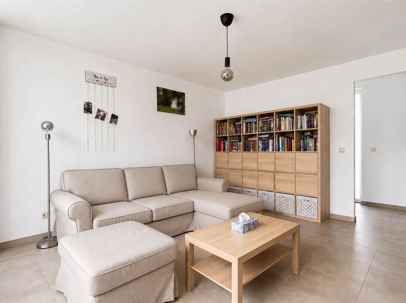 Ontdek deze charmante recente woning op een absolute topligging in Lier. De woning bevindt zich op wandelafstand van het stadscentrum, winkels, schole