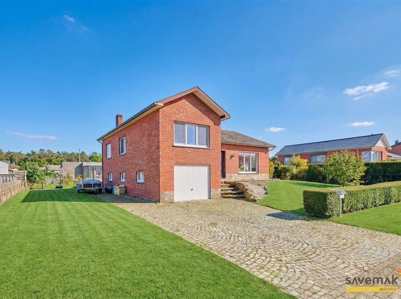 Welkom in deze split-level woning in Oostham. Deze is meer dan een instapwoning voor jonge gezinnen. <br />
<br />
Deze thuis staat te blinken op ee